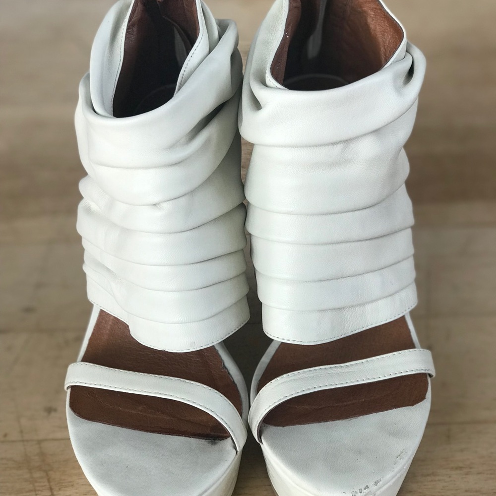 Jefferey Campbell white platform wedge size 8